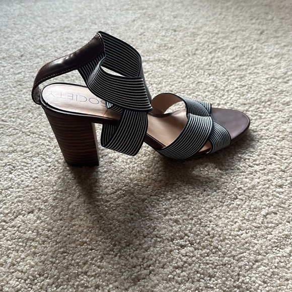 Striped summer time heel - Picture 2 of 4